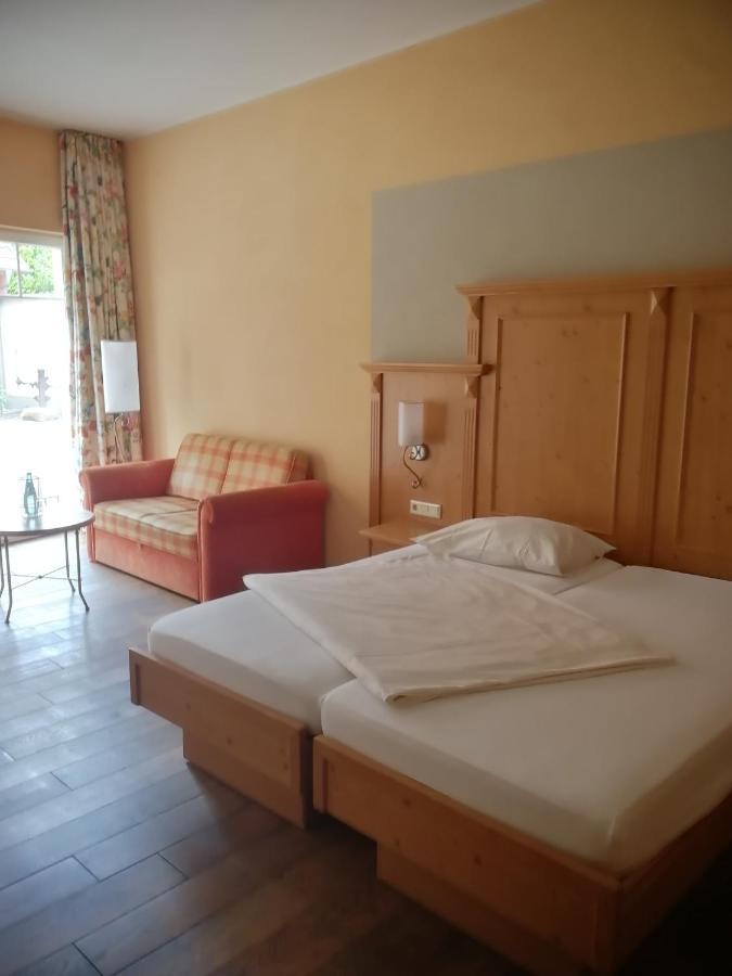 Gaestehaus Ressler Harxheim エクステリア 写真